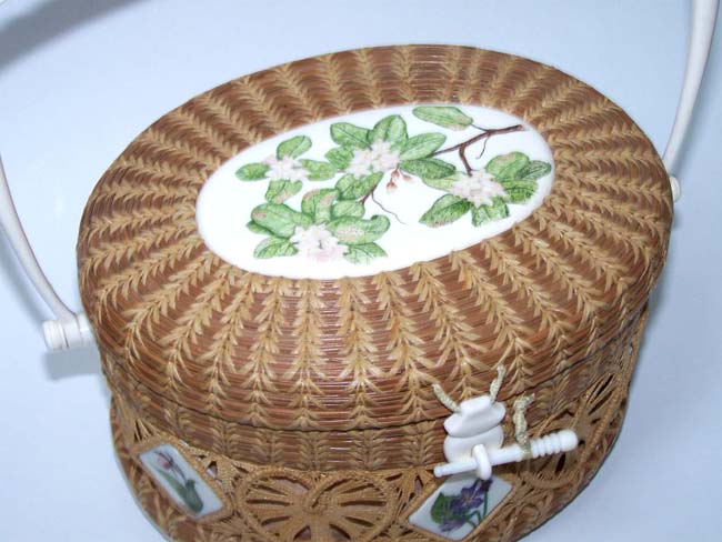An Exquisite MATTAPOISETT Basket by the leading artist in the field Kathy Campbell — image 3